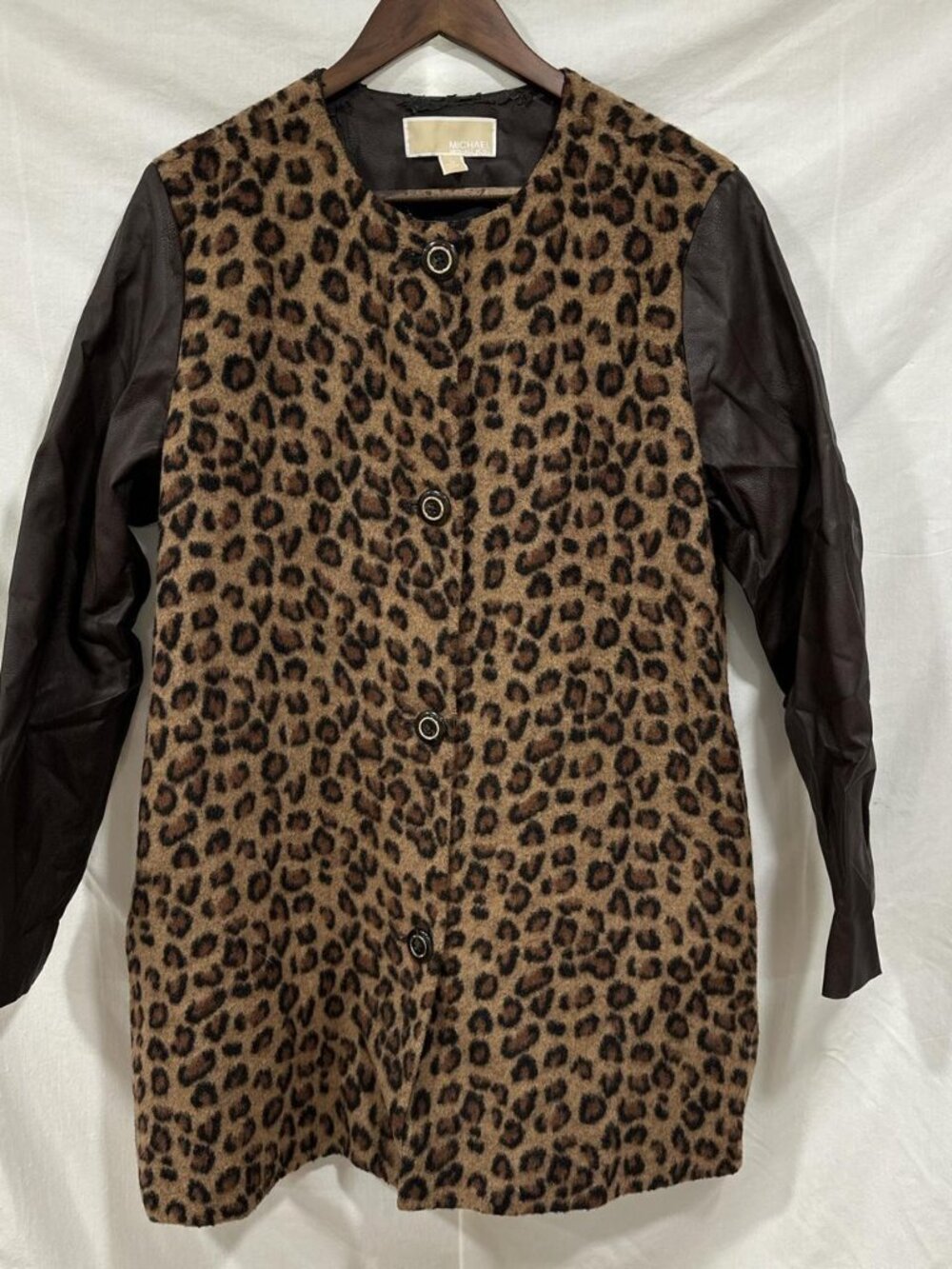 Leopard and brown jacket with buttons #michaelkors....